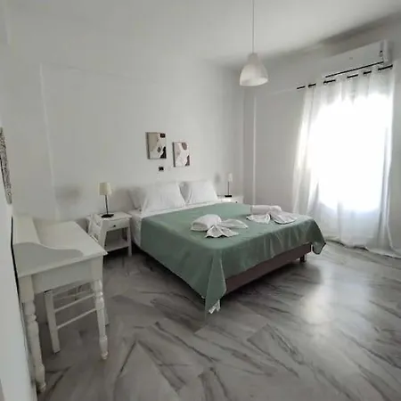 Beachfront Gia Paros