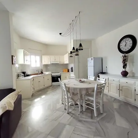 Дом отдыха Beachfront Gia Paros Хриси-Акти