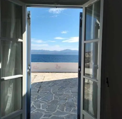 Beachfront Gia Paros *